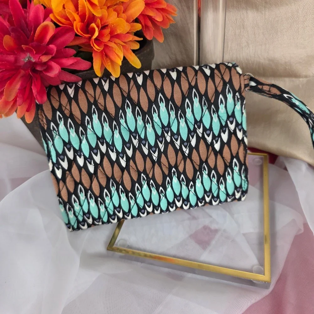 Vera Bradley Your Turn Smartphone Wristlet Sierra Stream Geometric Wallet Clutch